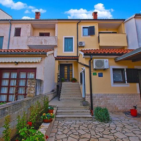 Family Friendly Apartment 946 Pula Exterior foto