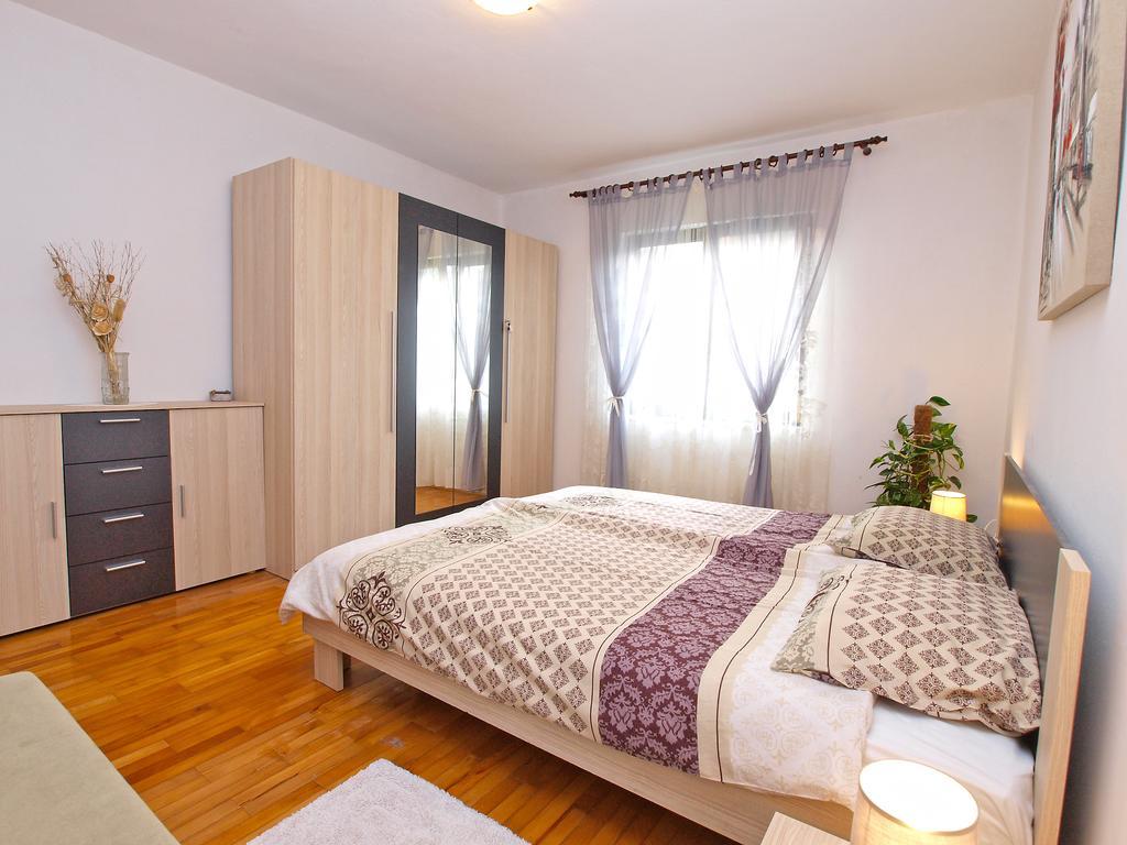 Family Friendly Apartment 946 Pula Exterior foto